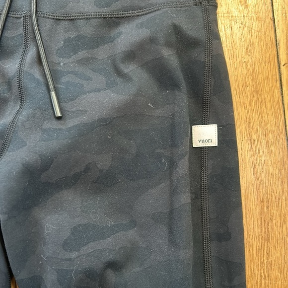 Vuori camo leggings size XS EUC - Picture 3 of 3
